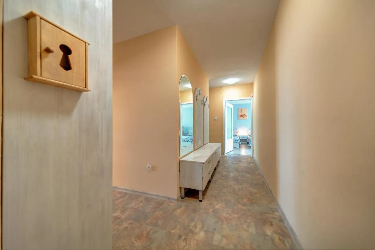 Daisy - 3 Room And Kitchen Apartment In Lazur Burgas